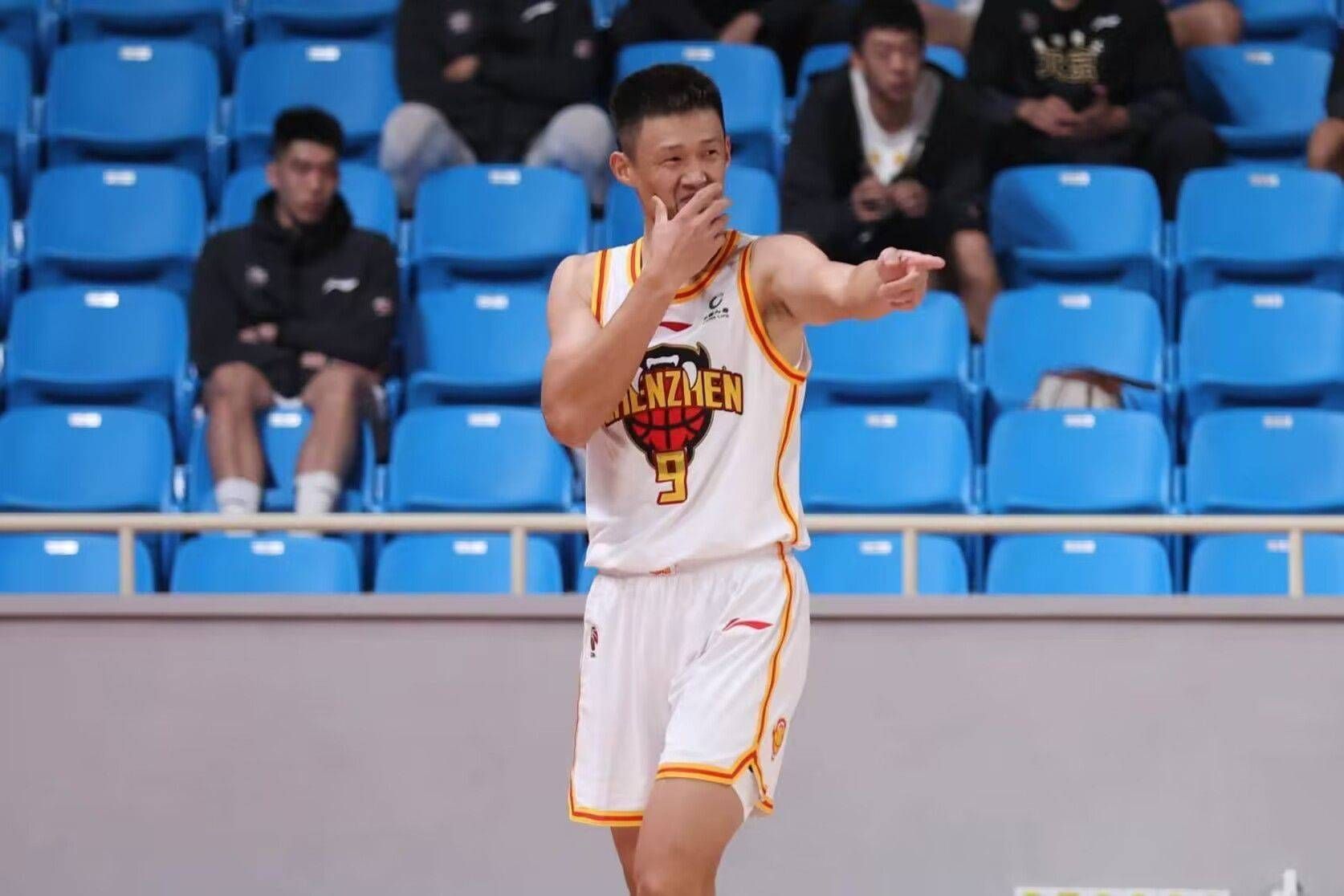 🏀深圳vs上海前瞻：威姆斯大战洛夫顿 哪队能保住赛事不败金身？